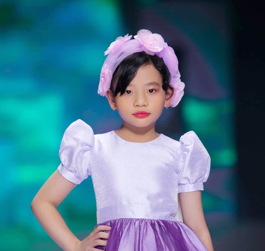 Võ Hoàng Kim Châu tham gia trình diễn chương trình truyền hình Người Mẫu Tương Lai