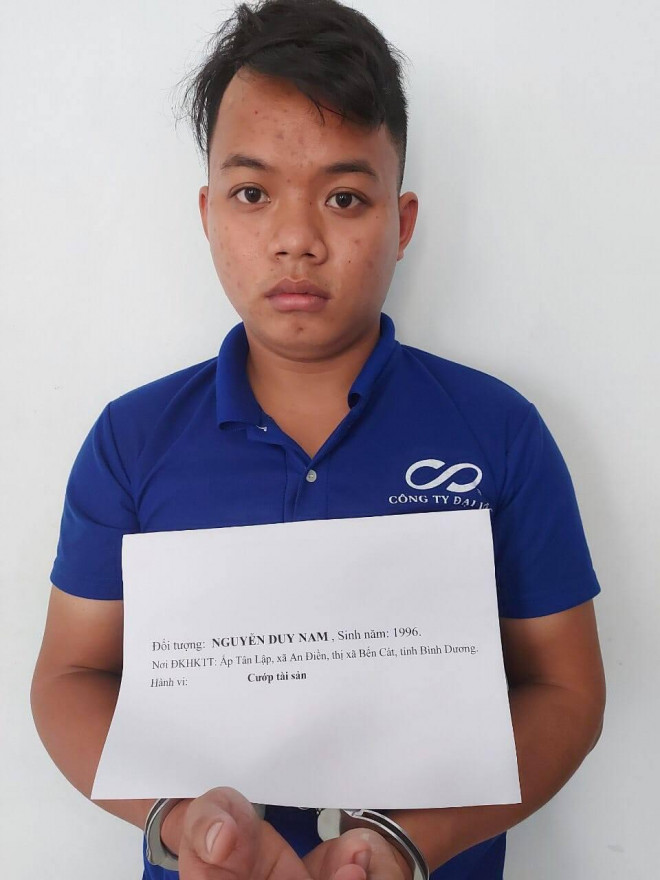 Tại TX Bến Cát: Kề dao cướp tiền vàng của người phụ nữ trong rừng cao su!!