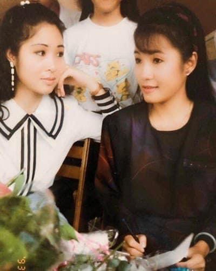 Thanh xuân của NSND Hồng Vân, ngắm lại nhan sắc khiến người hâm mộ "phát sốt" khi quá xinh đẹp!!