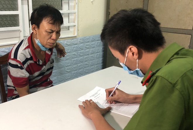 Phát hiện "hàng nóng" khi khám xét nhà đạo tặc!!