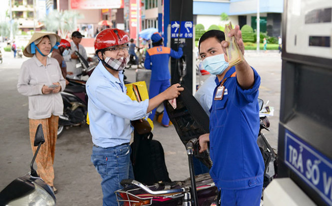 Giá xăng gây bất ngờ, tăng mạnh lần đầu tiên sau 5 tháng