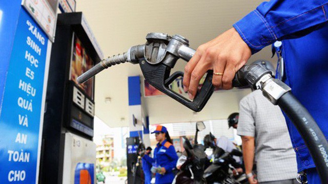 Giá xăng dầu đồng loạt tăng "sốc"