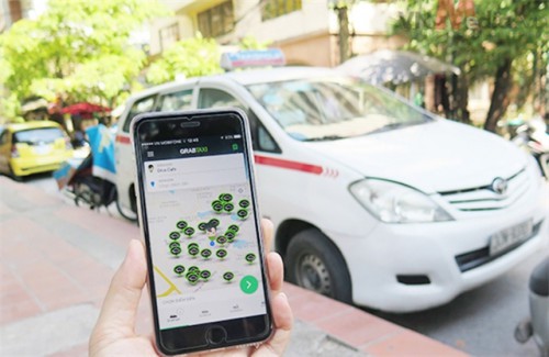 Uber chính thức “biến mất”, taxi truyền thống tung chiêu quyết đấu với Grab
