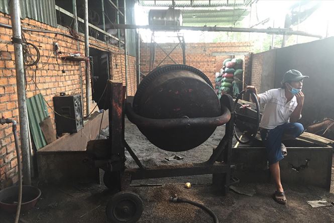 Nhuộm cà phê bằng bột pin con Ó