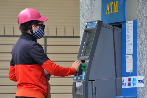 Tránh bị đánh cắp thông tin thẻ ATM