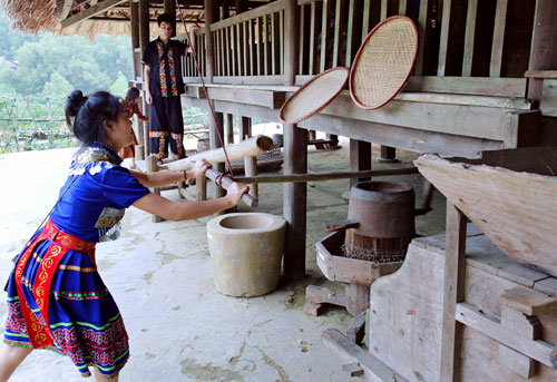 Phiên chợ vùng cao tại Làng Văn hóa - Du lịch các dân tộc Việt Nam