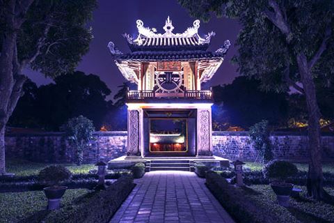 Triển lãm "Lung linh sao Khuê"