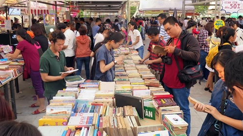 Thành công từ niềm đam mê sách