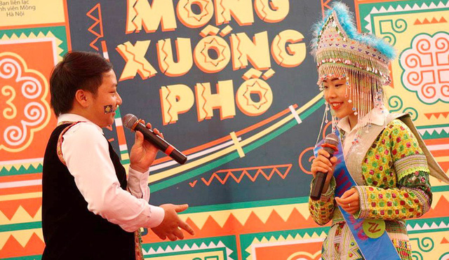 Lưu giữ văn hóa Mông qua Facebook