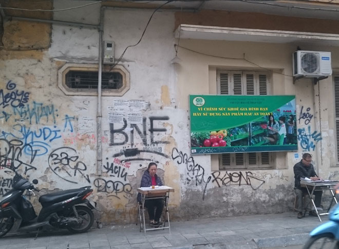 "Nghệ thuật" bôi bẩn đường phố