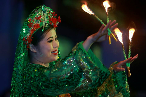 Bộ Văn hóa yêu cầu không tổ chức hầu đồng như ca nhạc đường phố