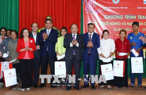 Không để gia đình nào không đủ điều kiện đón Tết