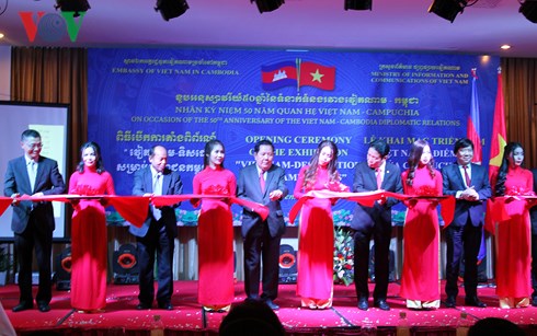Khai mạc Triển lãm 50 năm quan hệ Việt Nam-Campuchia