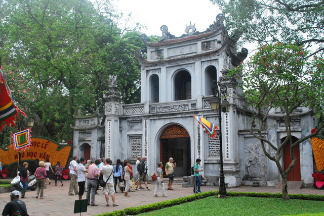 Sở Văn hoá - Thể thao Hà Nội xin phép cho Văn Miếu tiếp tục trông giữ xe máy